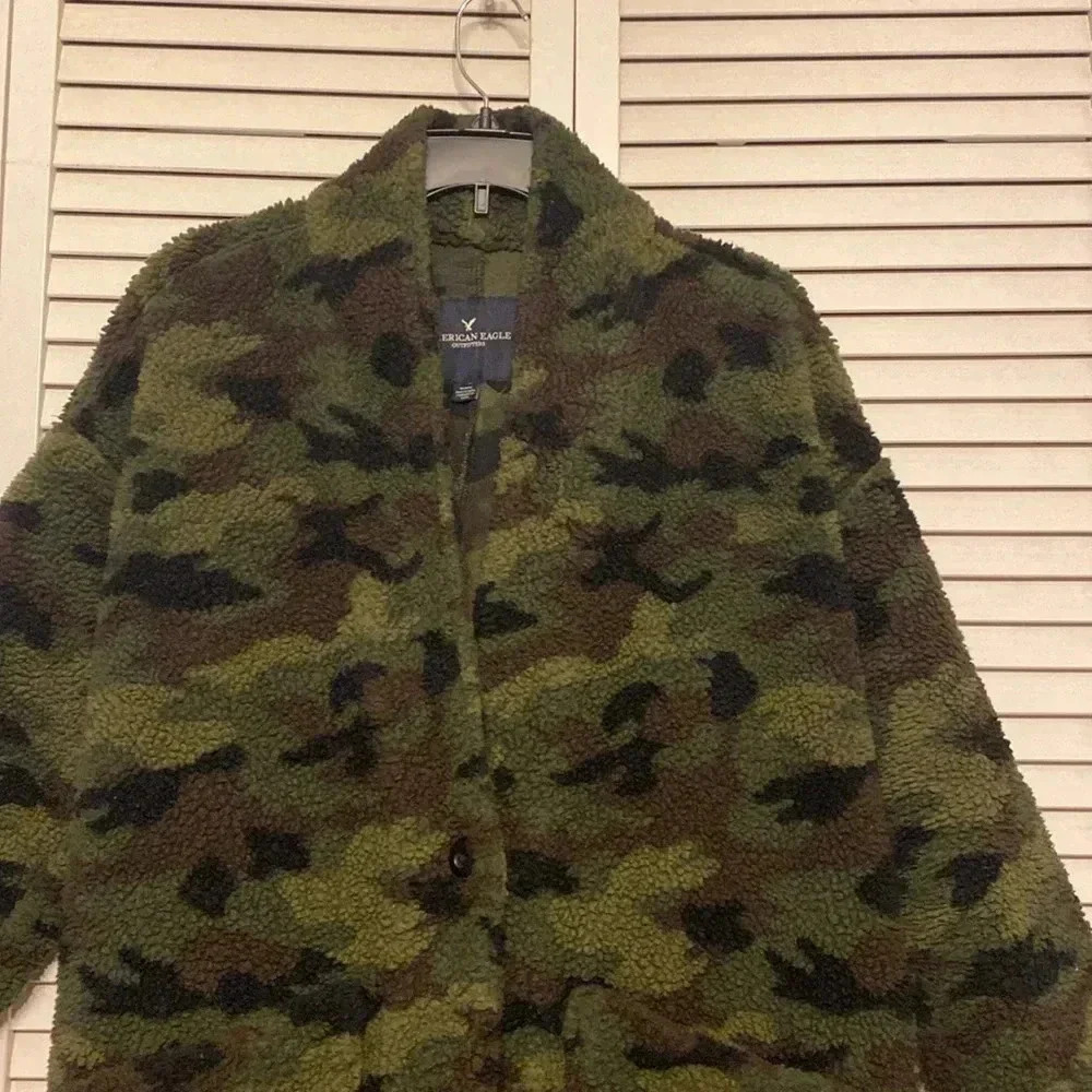 American Eagle Camo Sherpa Jacket Size Medium. - Picture 3 of 9